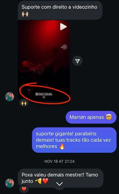 Suporte em vídeo com a track do aluno tocando; outro produtor comemora o suporte gigante.
